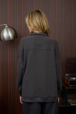 HALF ZIP COLLARED LONG SLEEVE WAFFLE KNIT TOP: CHARCOAL
