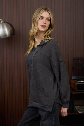 HALF ZIP COLLARED LONG SLEEVE WAFFLE KNIT TOP: CHARCOAL