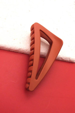 MATTE OFF TRIANGLE HAIR CLAW CLIPS |  SALMON