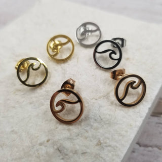Circle Wave Stud: Gold