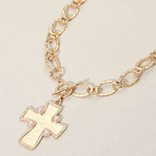 Pearl Hammered Matte Metal Cross Pendant Chunky Necklace: Yellow Gold