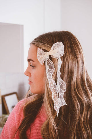 Callie Lace Bow Clip: Cream