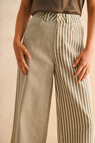 STRIPE FABRIC MIXED PANTS: Brown