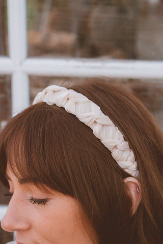 All Knotted Up Hard Headband: Porcelain